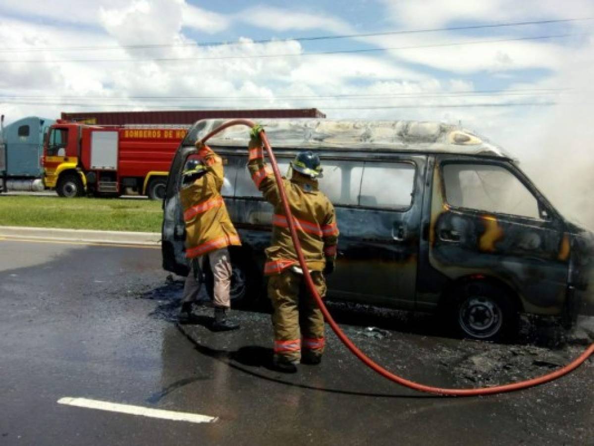 Dos heridos deja incendio de microbús en Amarateca, Francisco Morazán