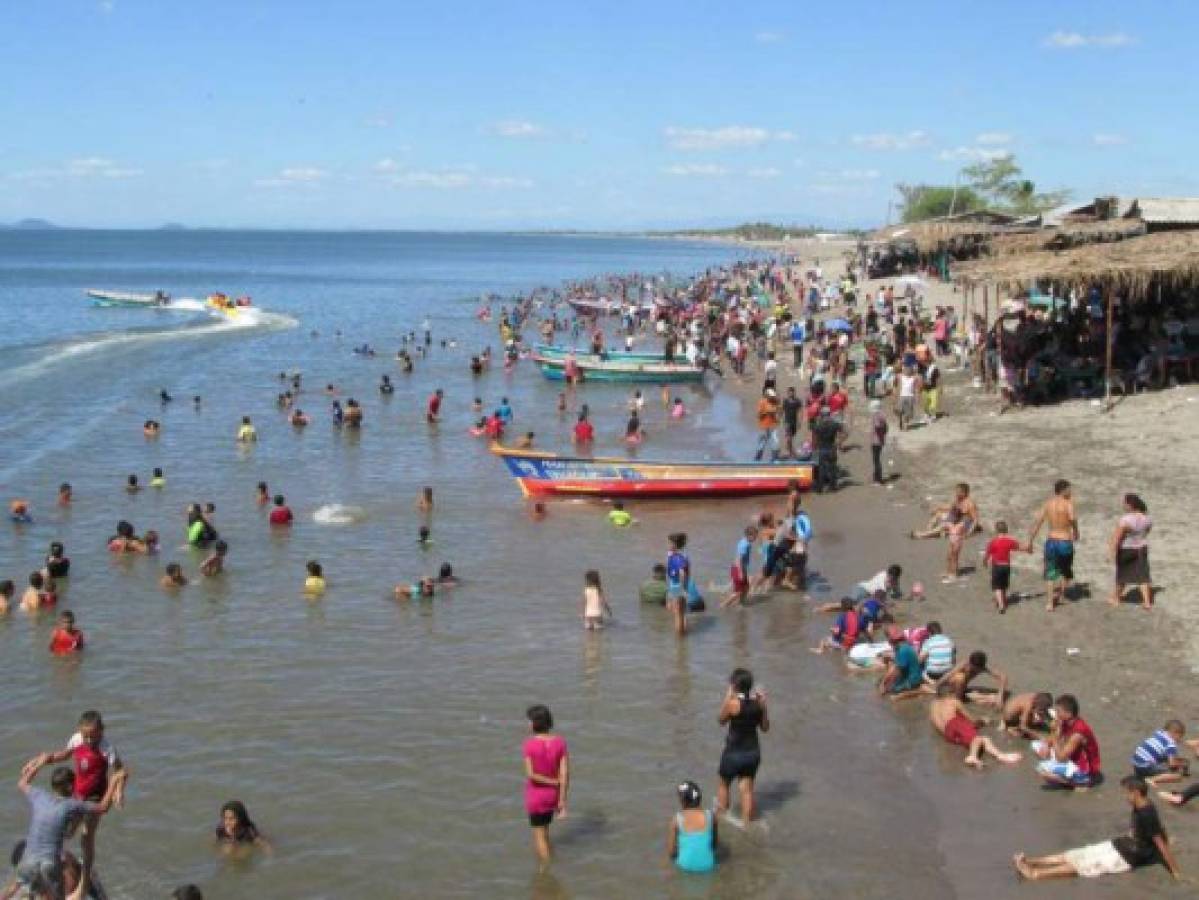 Hondureños se endeudan por veranear en Semana Santa