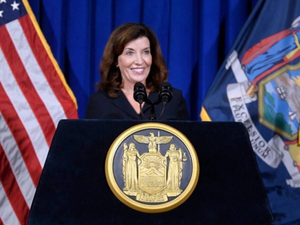 Hochul se dice lista para gobernar NY tras renuncia de Cuomo