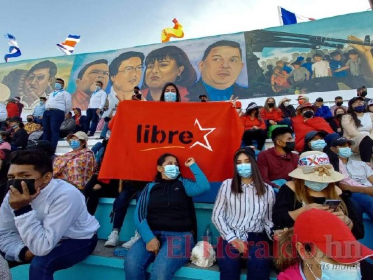 Pancartas y bailes: el ambiente en las graderías del Estadio Nacional durante toma de posesión (Fotos)