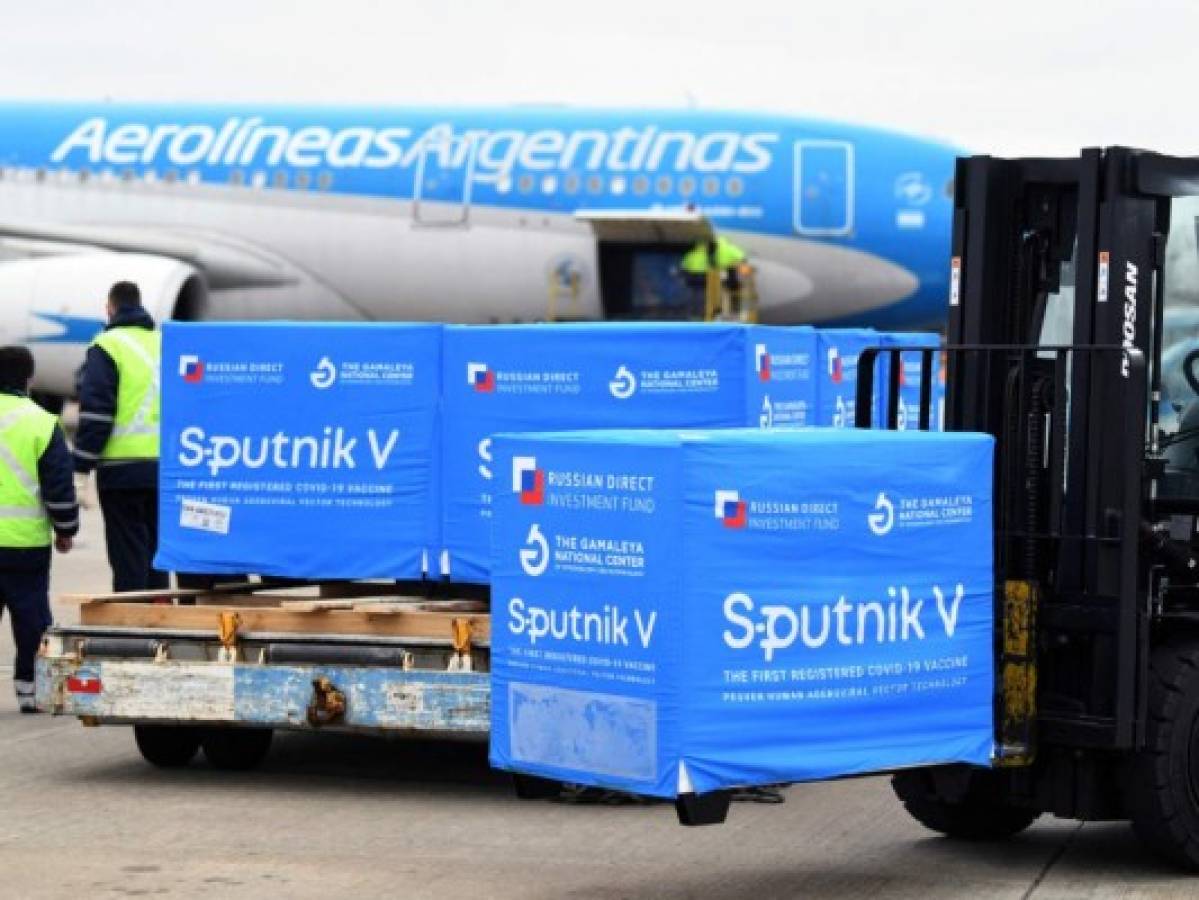 Inicia distribución de vacunas Sputnik V hechas en Argentina  