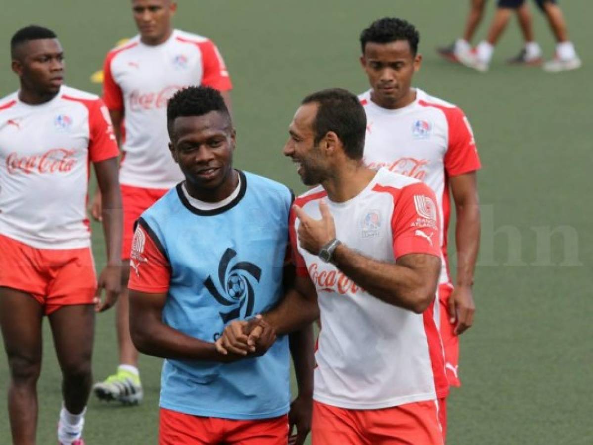 Brayan Moya y Evar Álvarado entrenan con Olimpia