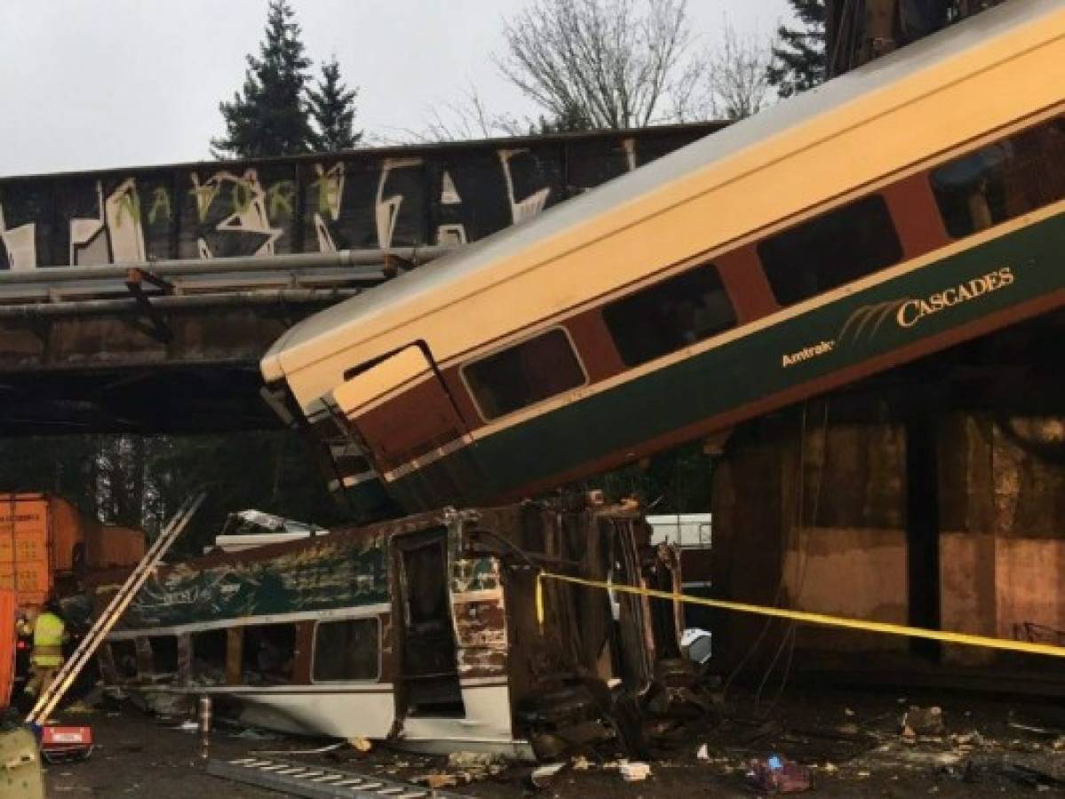 Tres muertos y un centenar de heridos por accidente ferroviario en EEUU