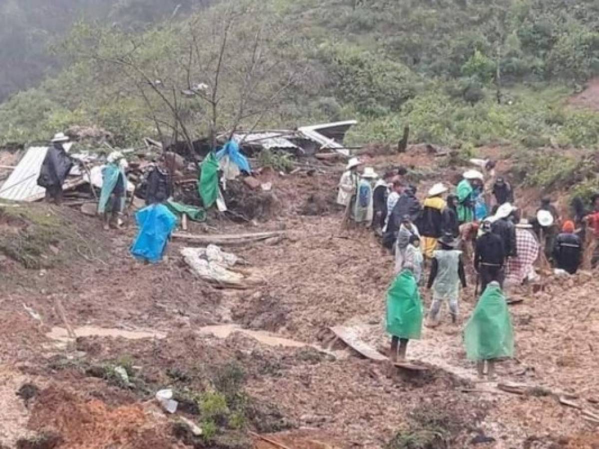 Familia muere soterrada en Ocotepeque tras paso de tormenta Eta