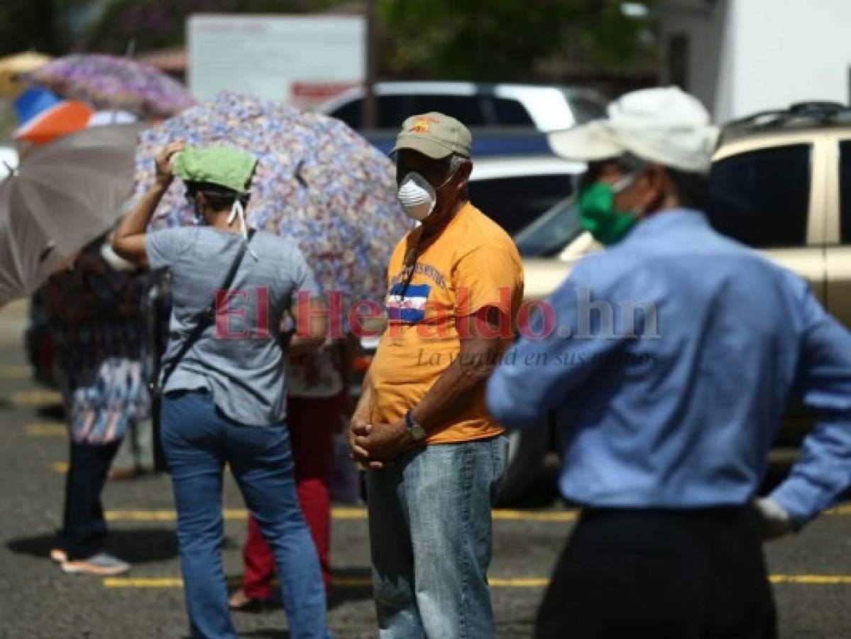 Proponen reducir salarios a funcionarios ante emergencia por coronavirus