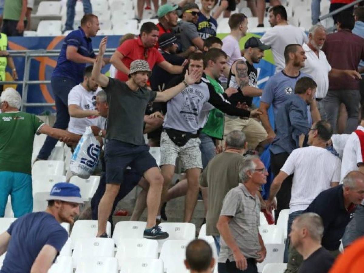 Francia deportará a 20 rusos tras violencia en la Eurocopa