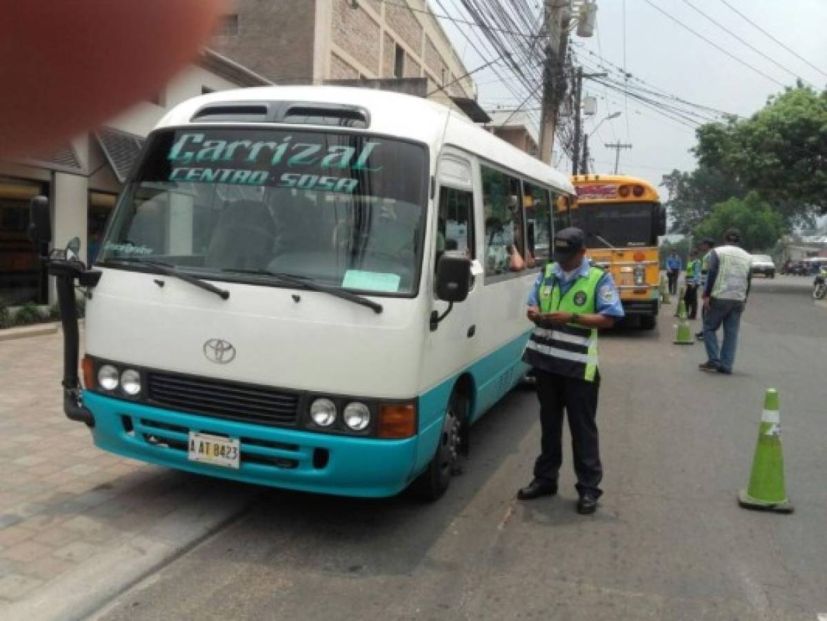 Tránsito realiza operativos en transporte urbano de la capital de Honduras