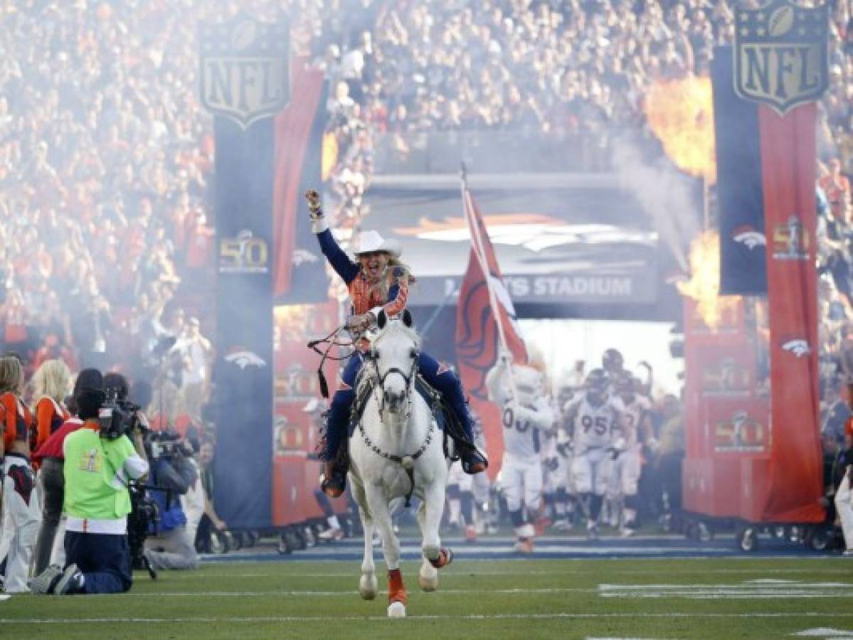 Broncos y Manning se quedan con el SB 50 al vencer 10-24 sobre las Panteras