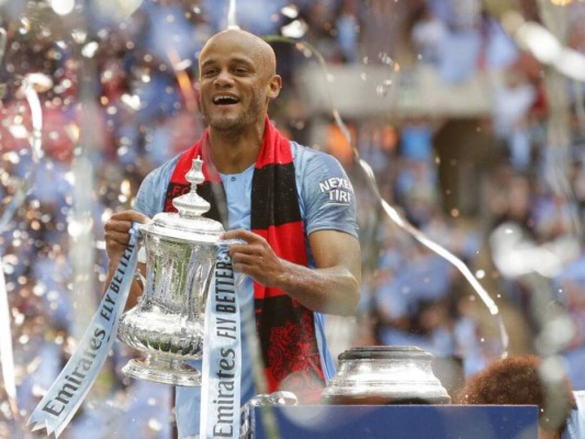 Kompany sale del City tras 11 asombrosas temporadas