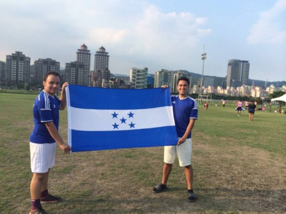 Catracho promueve el fútbol en Taiwán