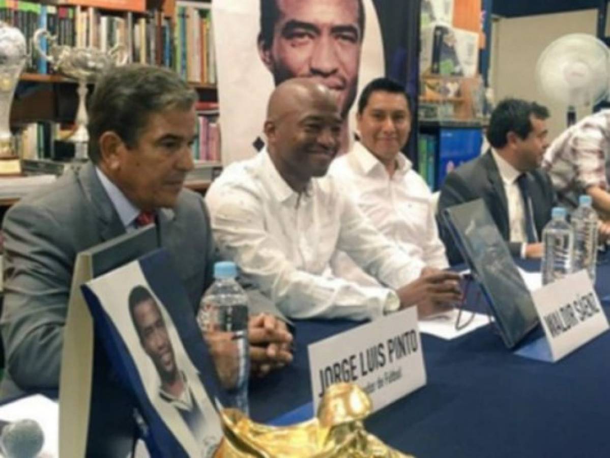 Pinto emotivo llora en despedida de Wilmar Sáenz en Perú tras presentar un libro