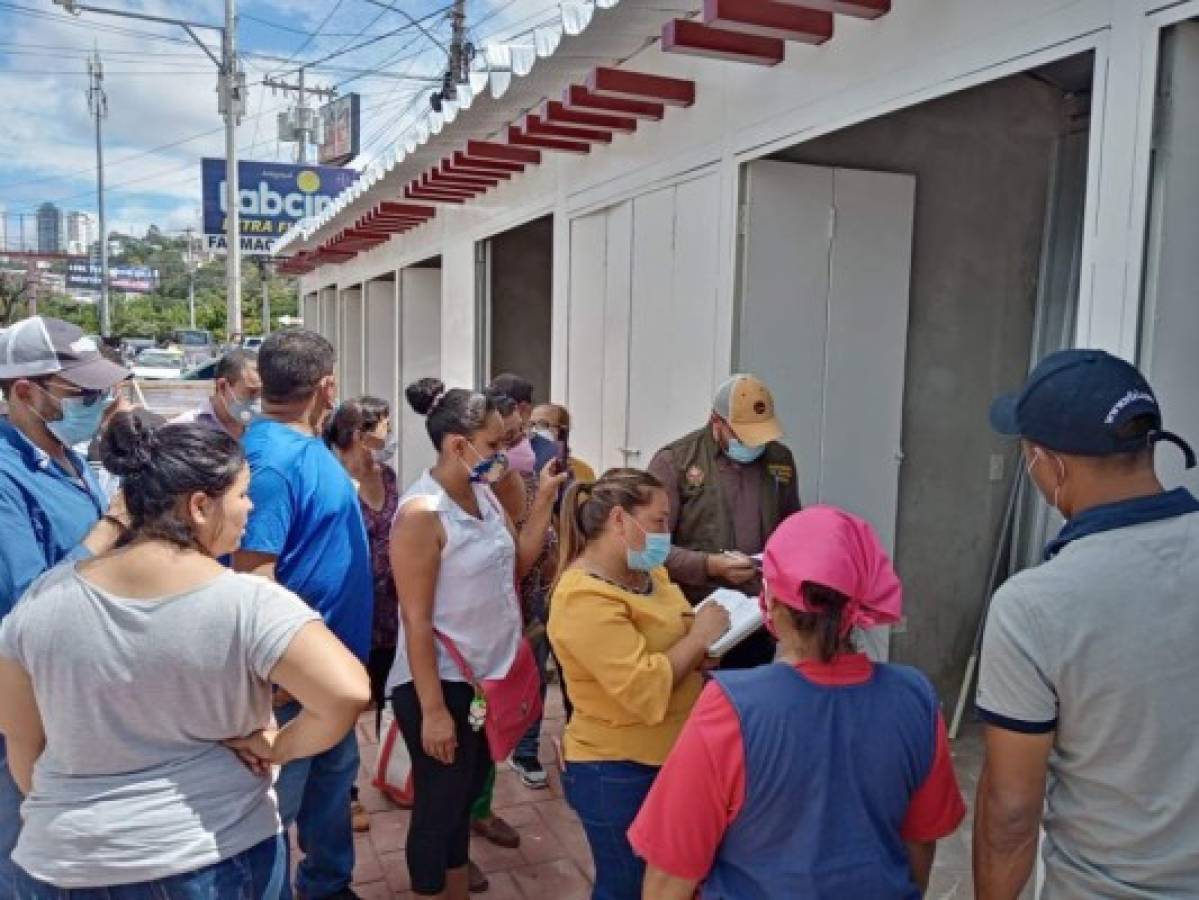 Entregan 32 locales a adjudicatarios de la calle La Salud