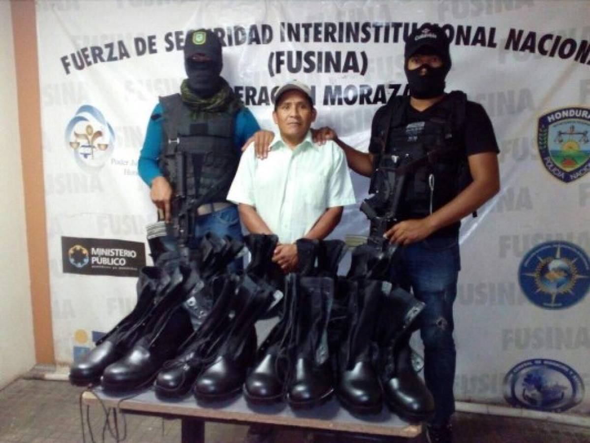 En total tenía 10 pares de botas.