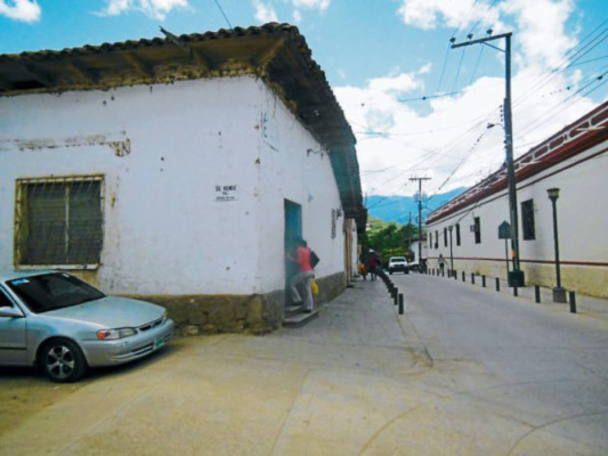 Decenas de casas del centro histórico permanecen en venta