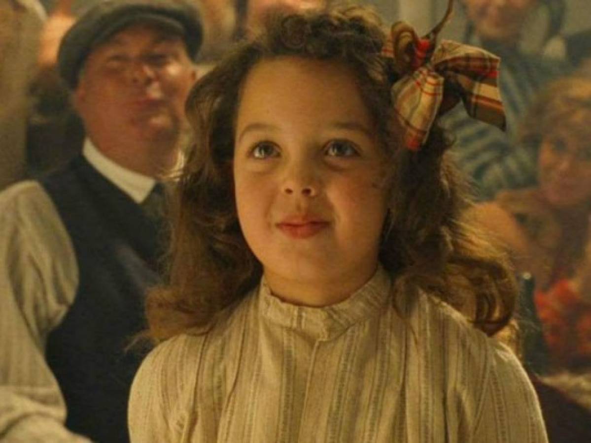 ¿Recuerdas a la niña que bailó con Leonardo DiCaprio en Titanic? Mira cómo luce ahora