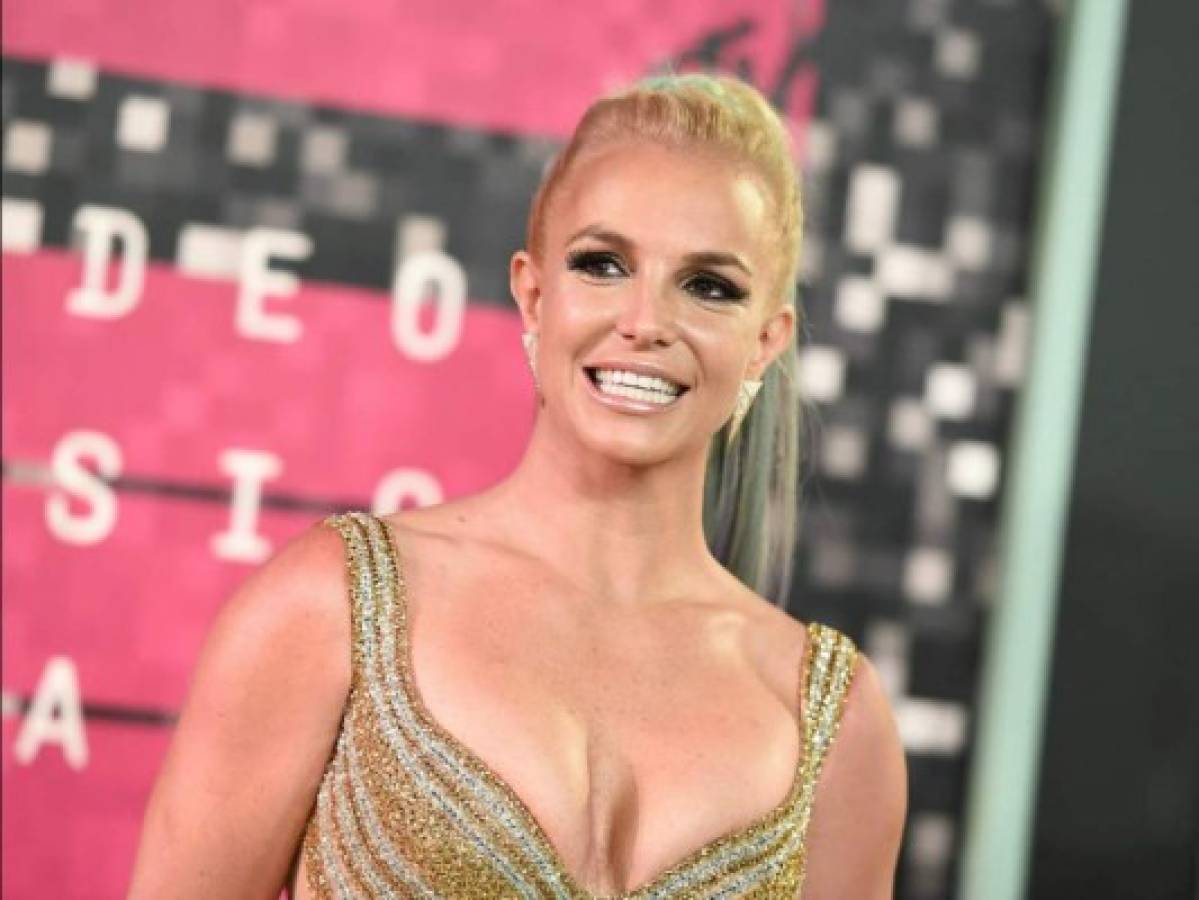 Britney Spears sufre accidente con el sujetador durante concierto en Las Vegas