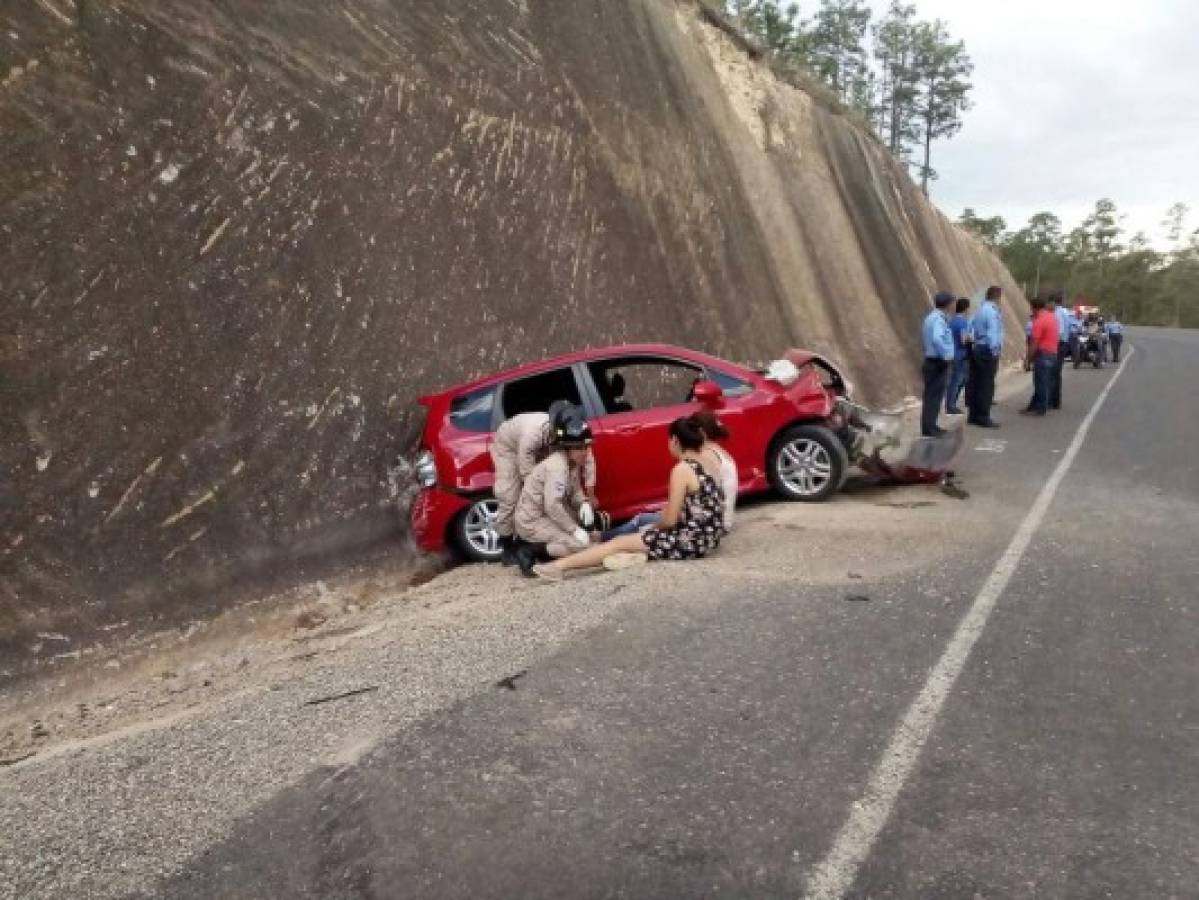 Dos heridos tras despiste de vehículo en plena carretera de Intibucá