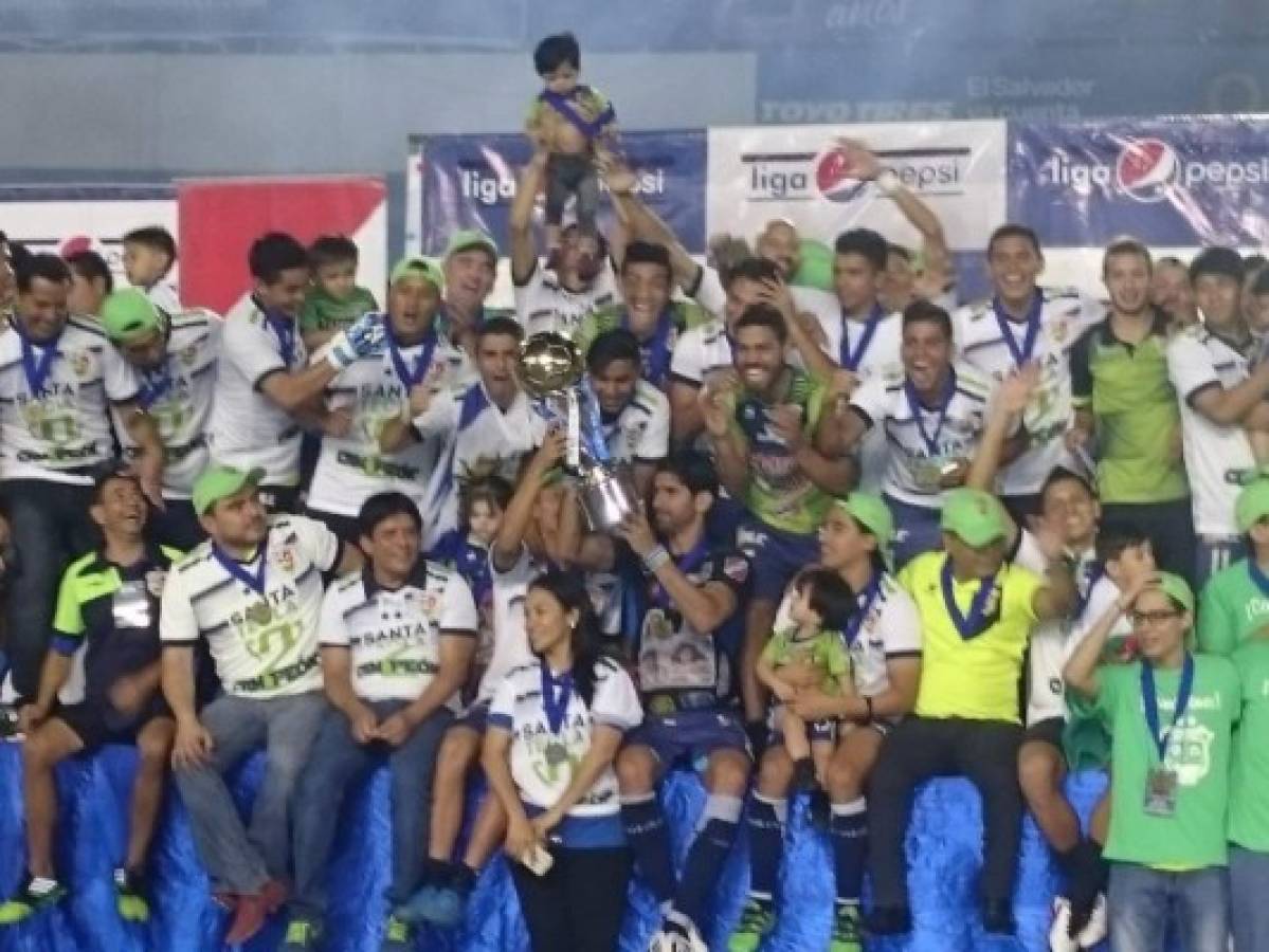 El Loco Abreu sacó campeón a Santa Tecla en el fútbol salvadoreño