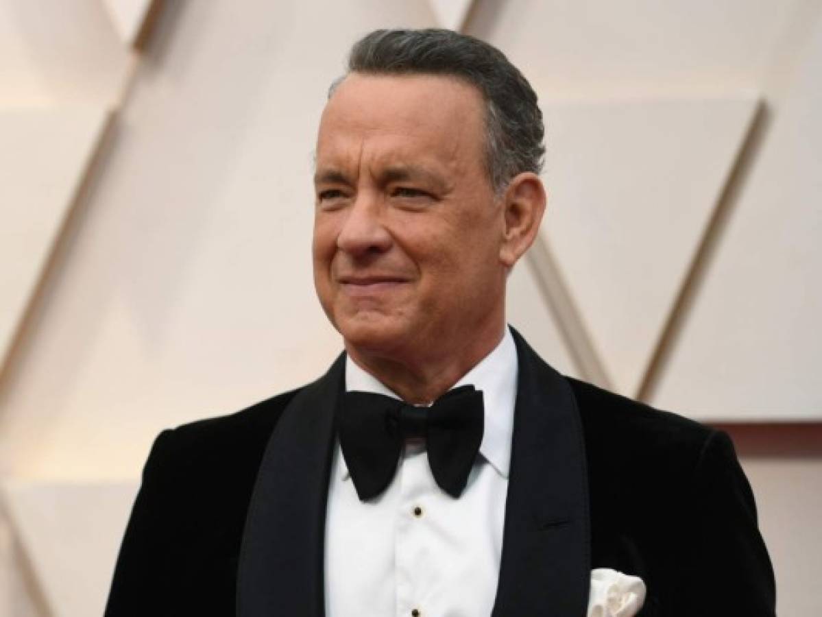 Tras superar el Covid-19 Tom Hanks da discurso a graduados  