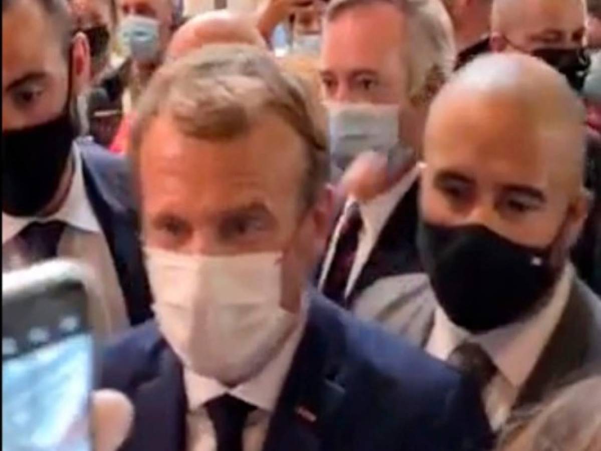 Estudiante que lanzó huevo a Macron está en tratamiento psiquiátrico  