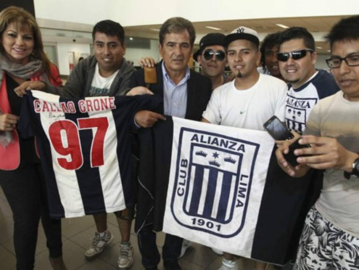 Jorge Luis Pinto llegó a Perú para la despedida del delantero aliancista Waldir Saénz