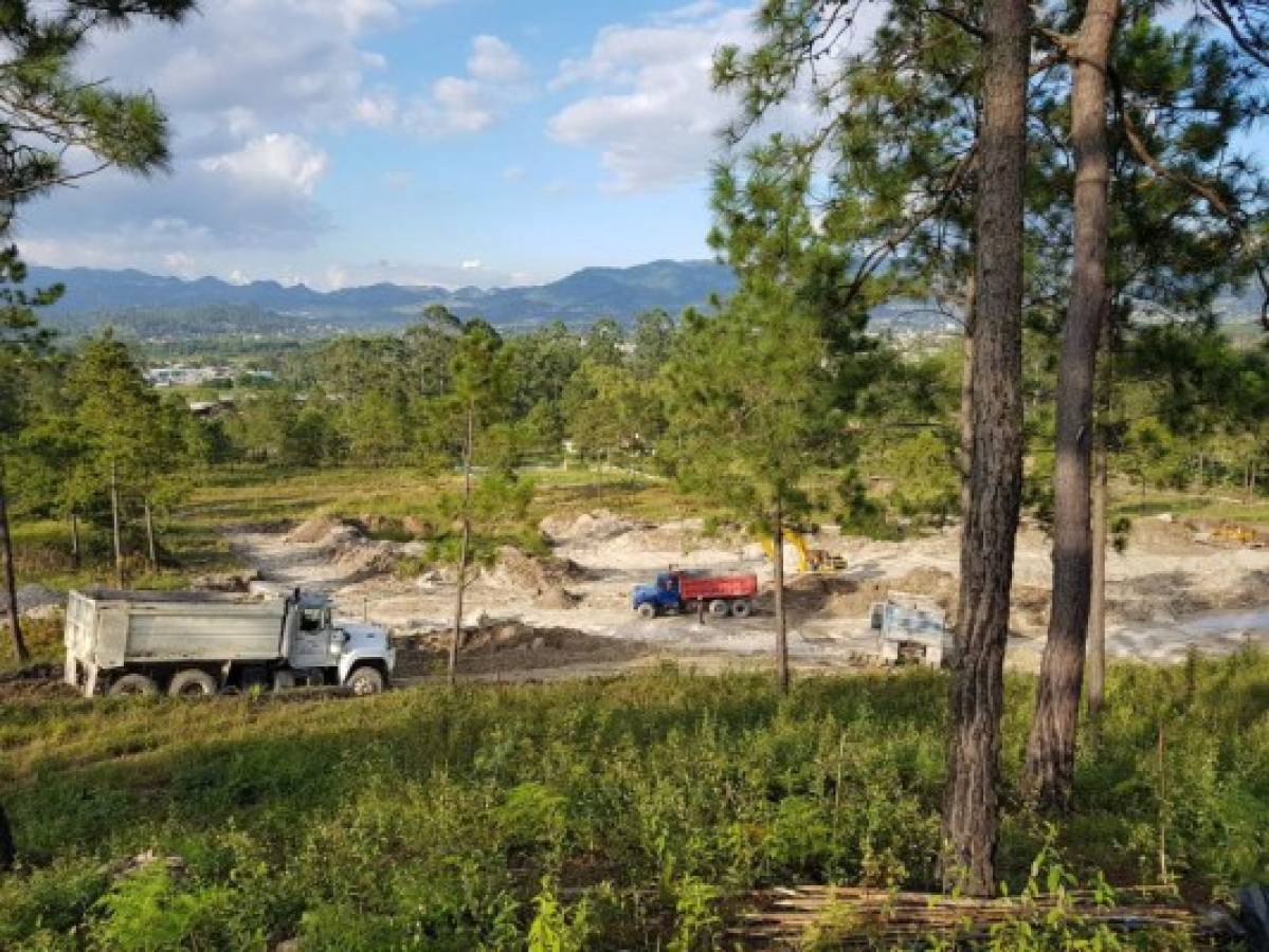 Inicia construcción del policlínico