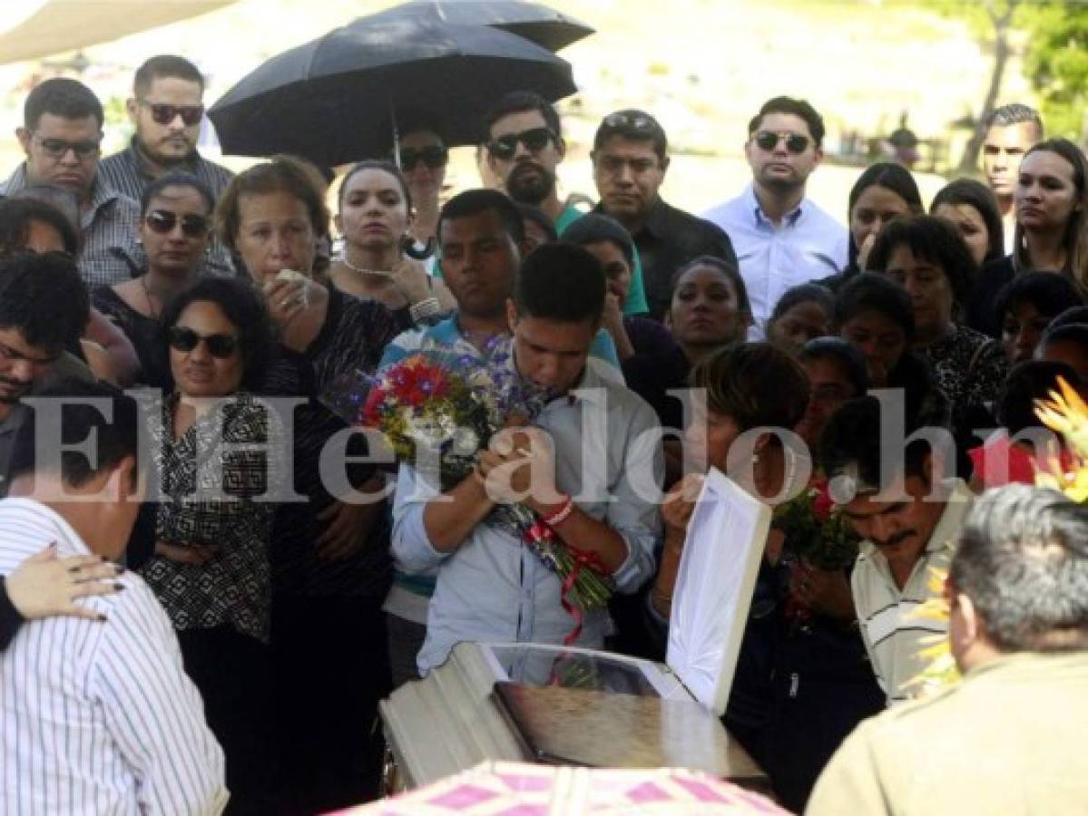 Sentida despedida ofrendan a la joven estudiante de arquitectura de la UNAH