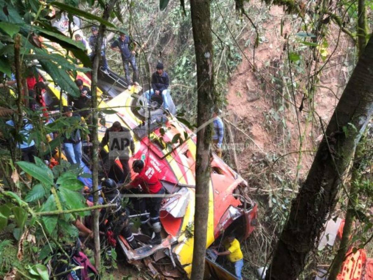 Doce muertos en séptimo accidente de bus en Ecuador en 37 días