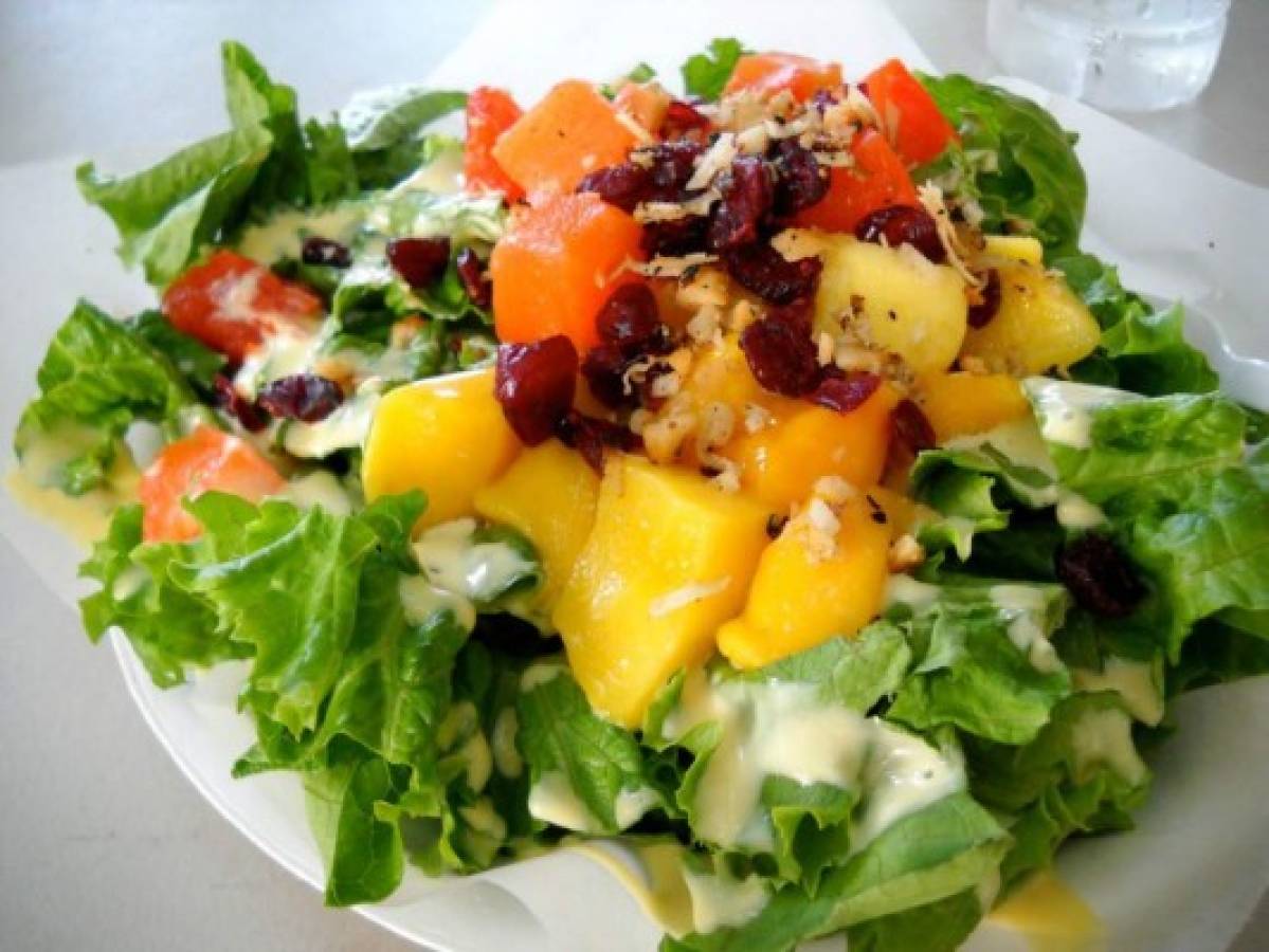 Ensalada de vegetales y frutas