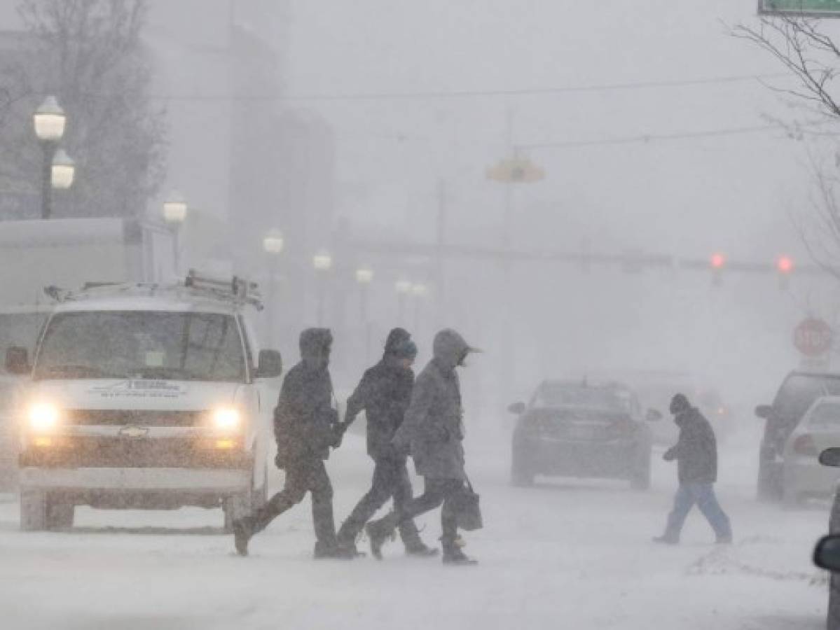 Ciudades de EEUU buscan proteger a indigentes del frío extremo  