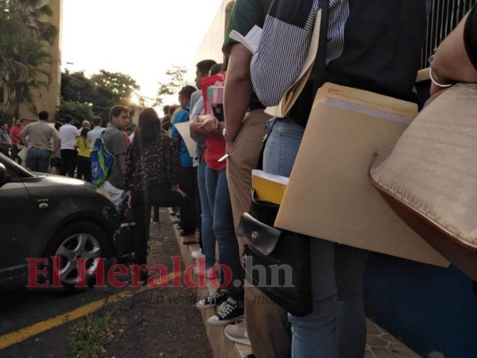 Hasta dos meses de espera para recibir charla y obtener licencia de conducir