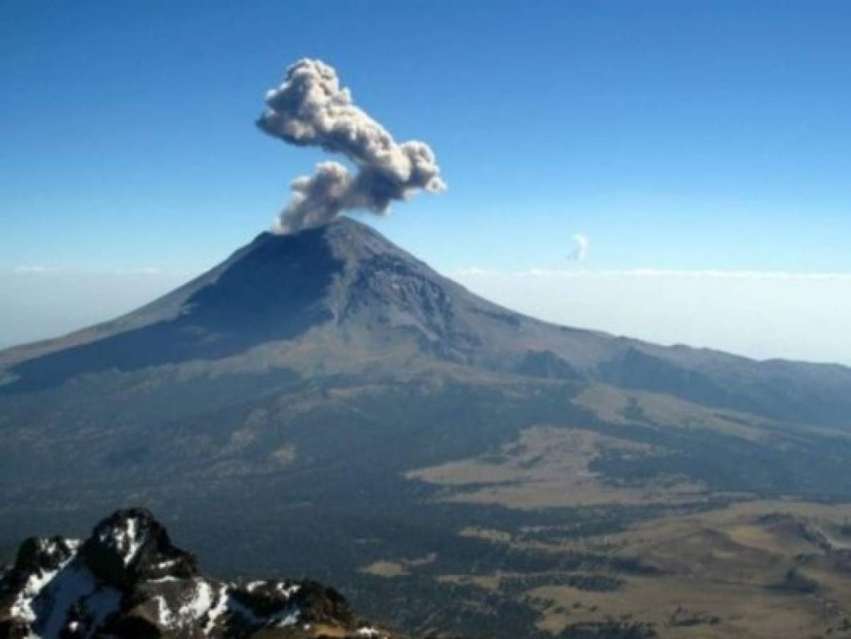 Popocatépetl alarma a mexicanos con fuerte actividad volcánica