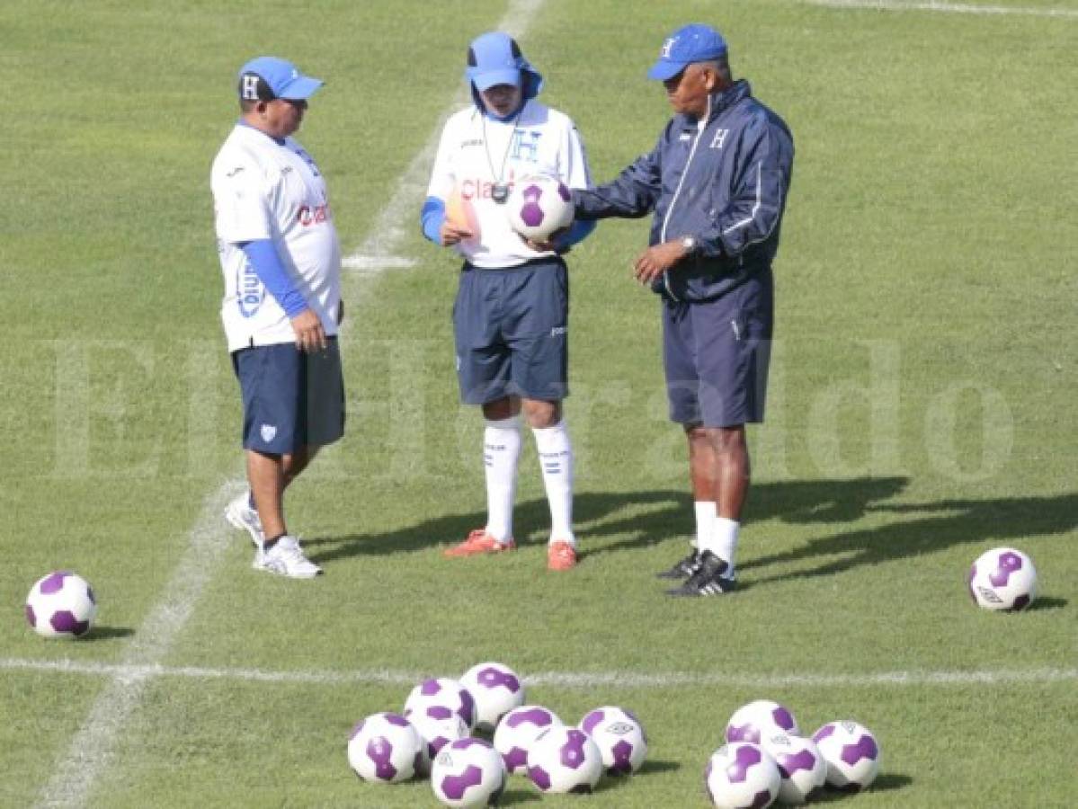 Selección de Honduras entrena desde ya con la pelota que usan los canadienses