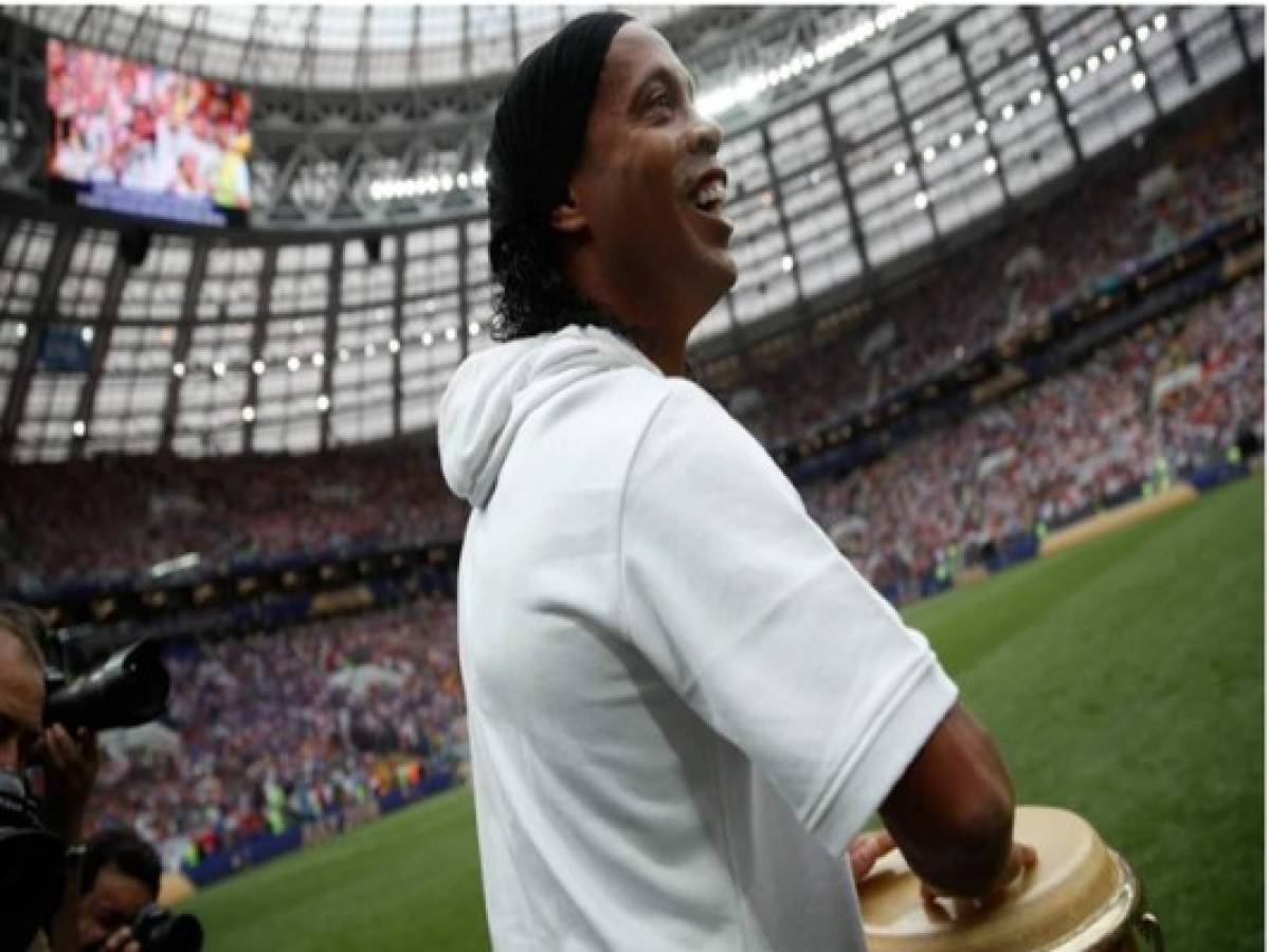 Juez prohíbe a Ronaldinho salir de Brasil por no pagar deuda con la justicia