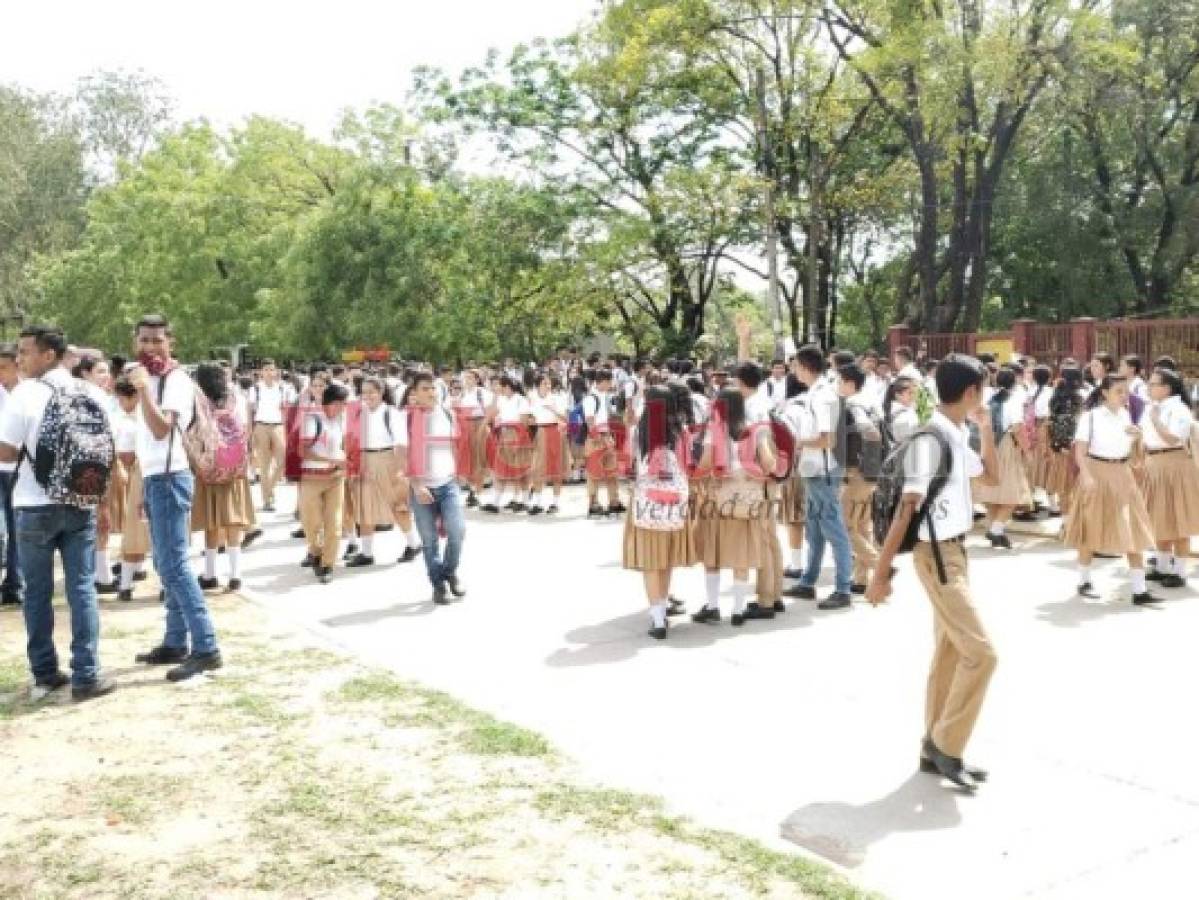 Estudiantes de la zona sur se suman a protestas de docentes contra decretos