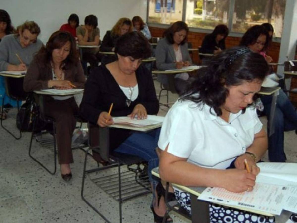 Honduras: Aprueban a 7,000 maestros aplazados en concurso