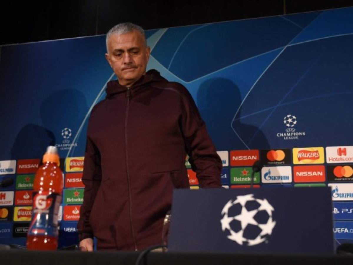 José Mourinho descarta que el Manchester United deje el Old Trafford