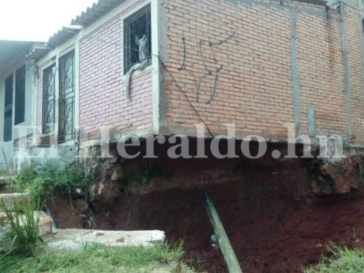 Dos casas a punto de caer en la capital