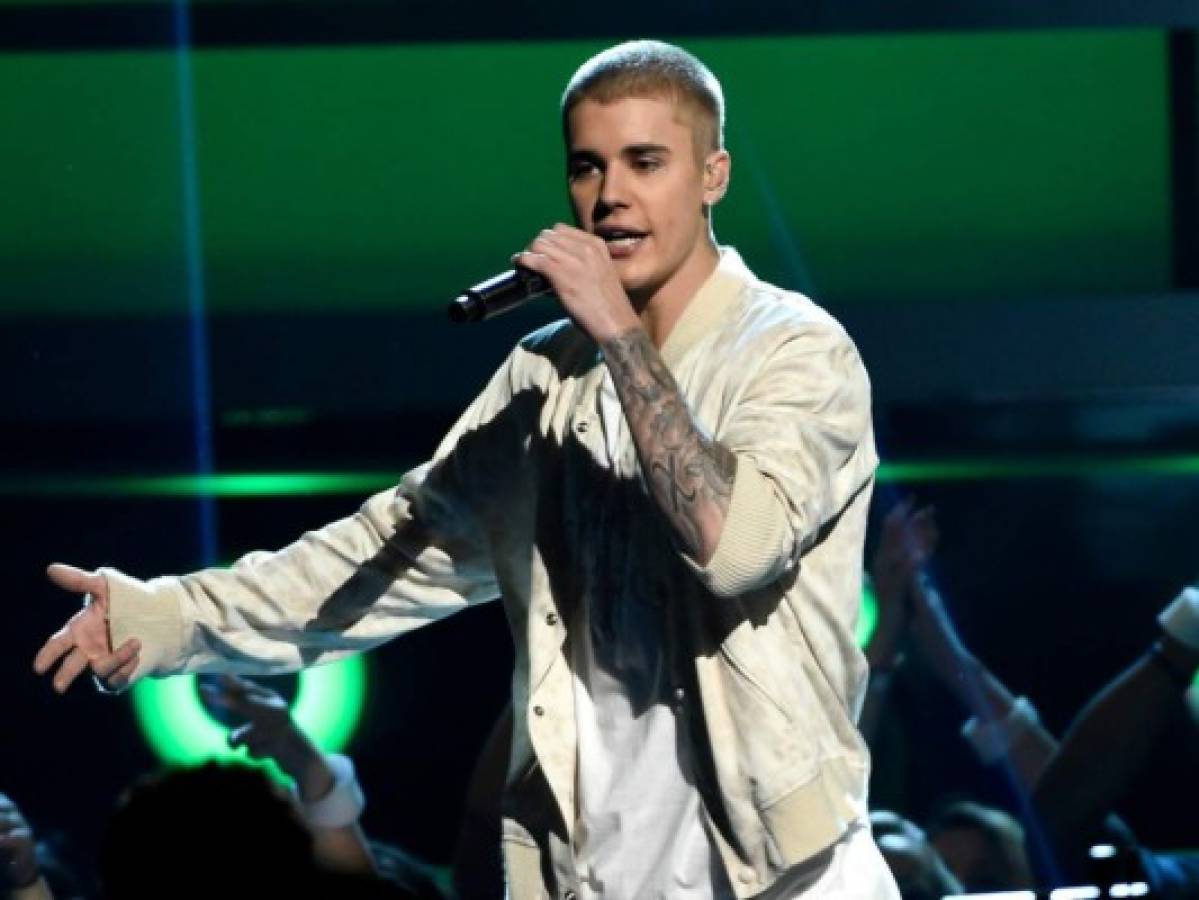 Se hacía pasar por Justin Bieber, lo acusan de abuso de menores