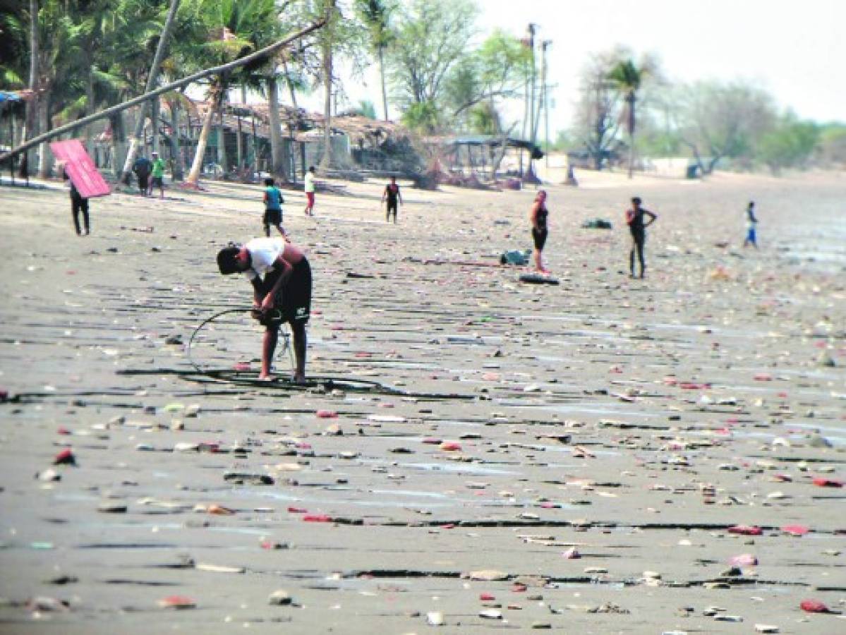 Prohíben más negocios en zona de marejadas