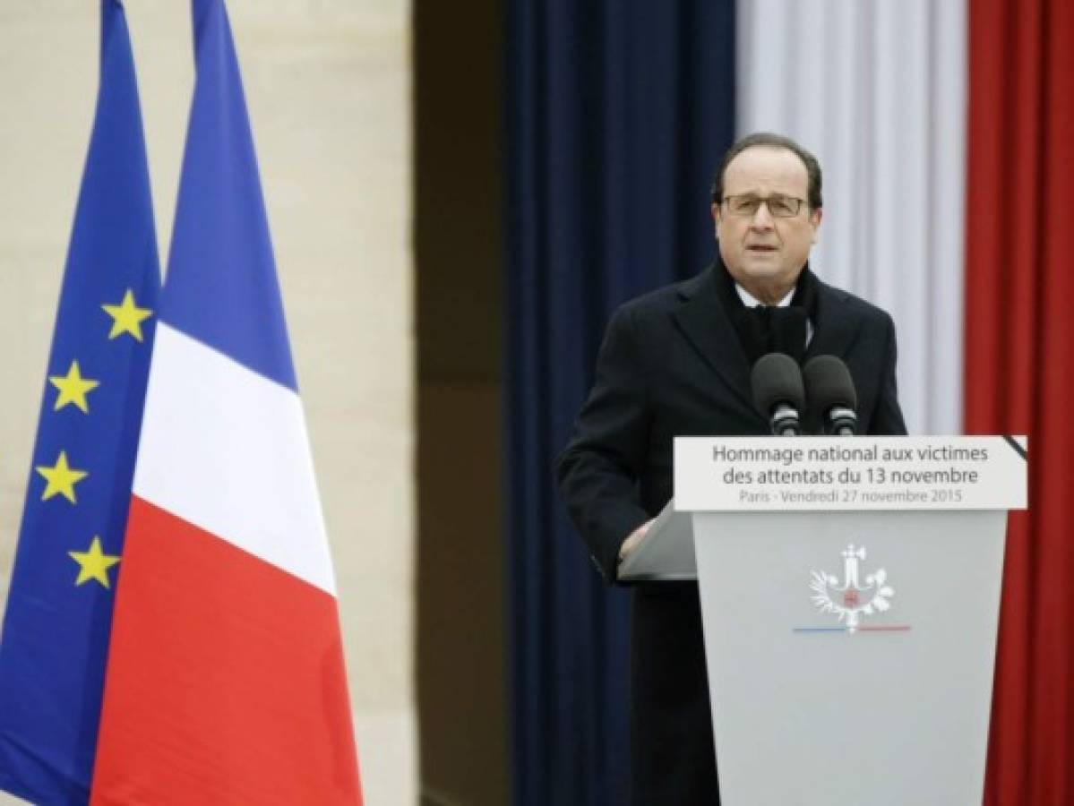 Hollande promete destruir EI y reafirma que Francia 'no cederá ni al miedo ni al odio'