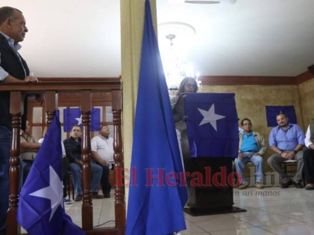 Los líderes del Partido Nacional que apoyan al expresidente Porfirio Lobo Sosa, le mostraron su respaldo a Jorge Lobo. Foto: Alex Pérez/EL HERALDO.