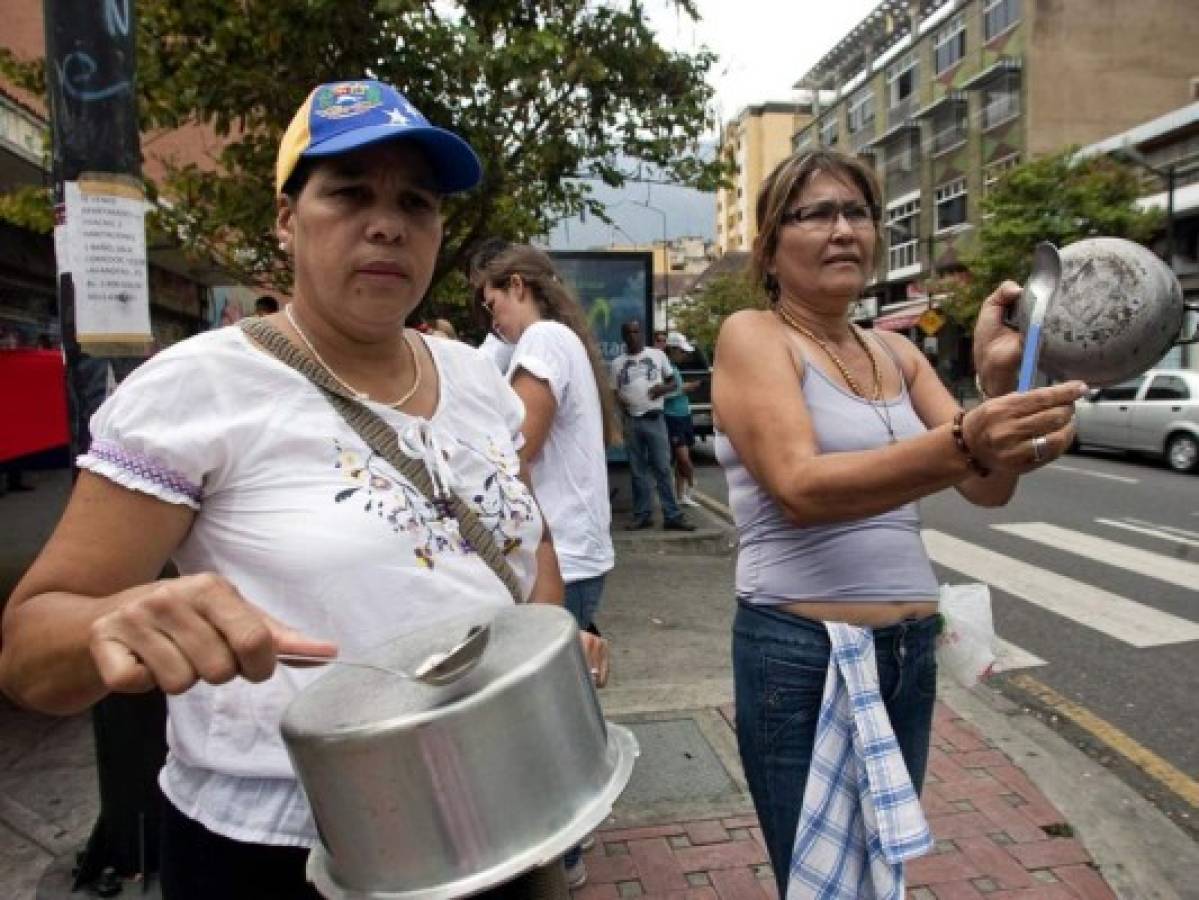 Maduro es sacado a 'cacerolazo” limpio de una isla en Venezuela