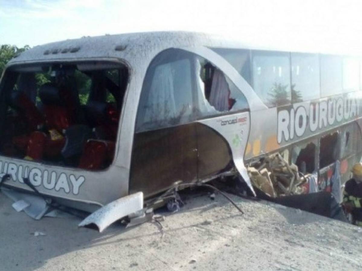 Choque de bus de equipo de fútbol infantil en Argentina deja tres muertos