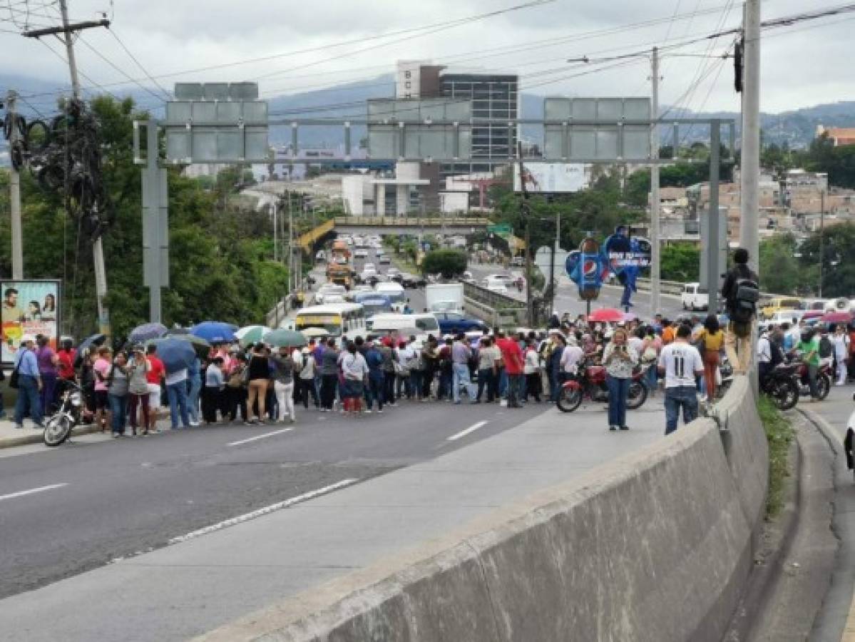 Habilitan paso en el bulevar Fuerzas Armadas de la capital tras marcha de la Plataforma