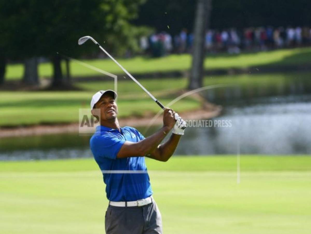 Tiger Woods, con ventaja de 3 golpes, a una ronda de ganar