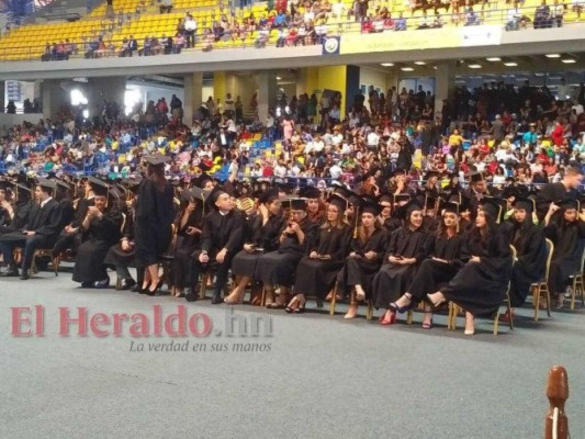 UNAH gradúa a 1,280 nuevos profesionales en Honduras