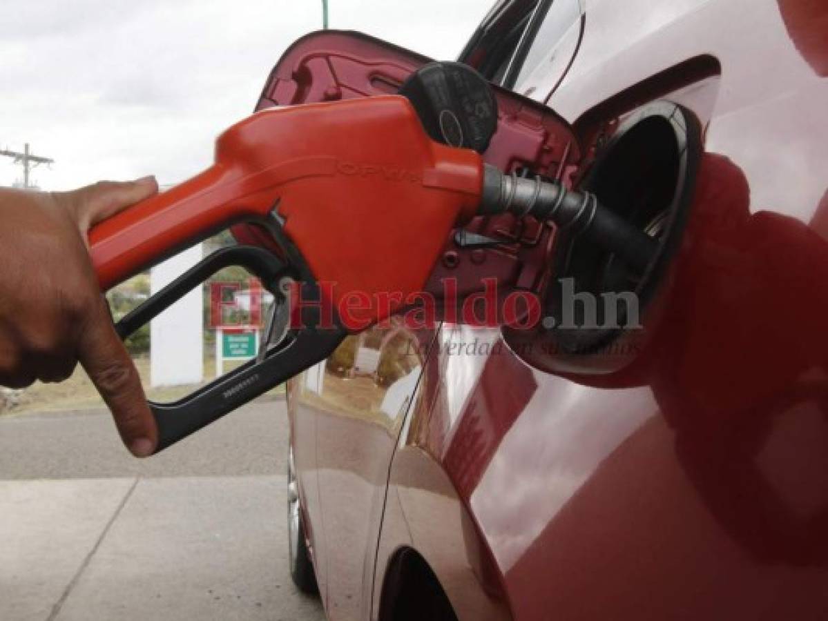 Nueva alza a los precios de combustibles en la capital este lunes