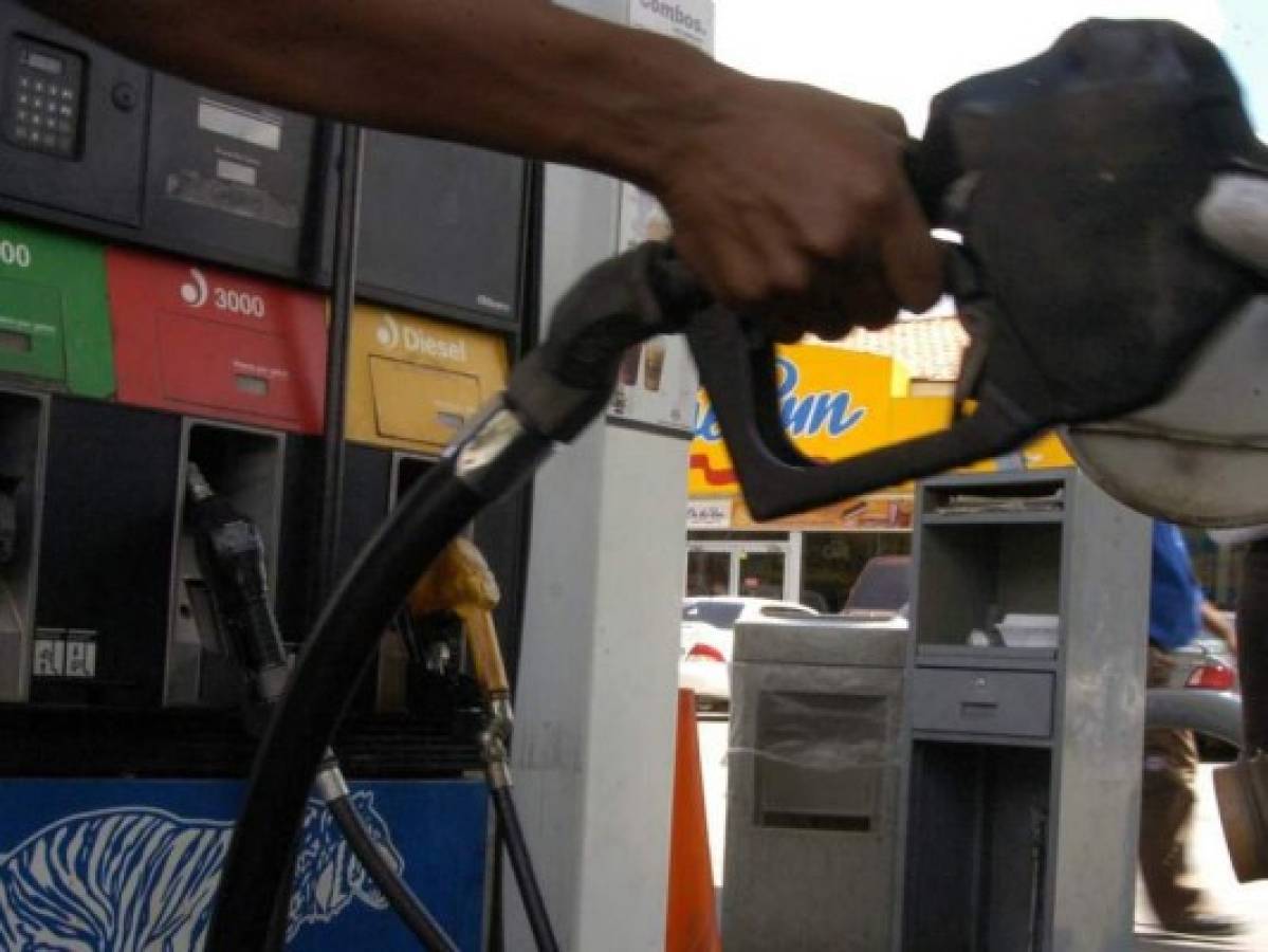 Centavos bajarán los combustibles a partir del lunes