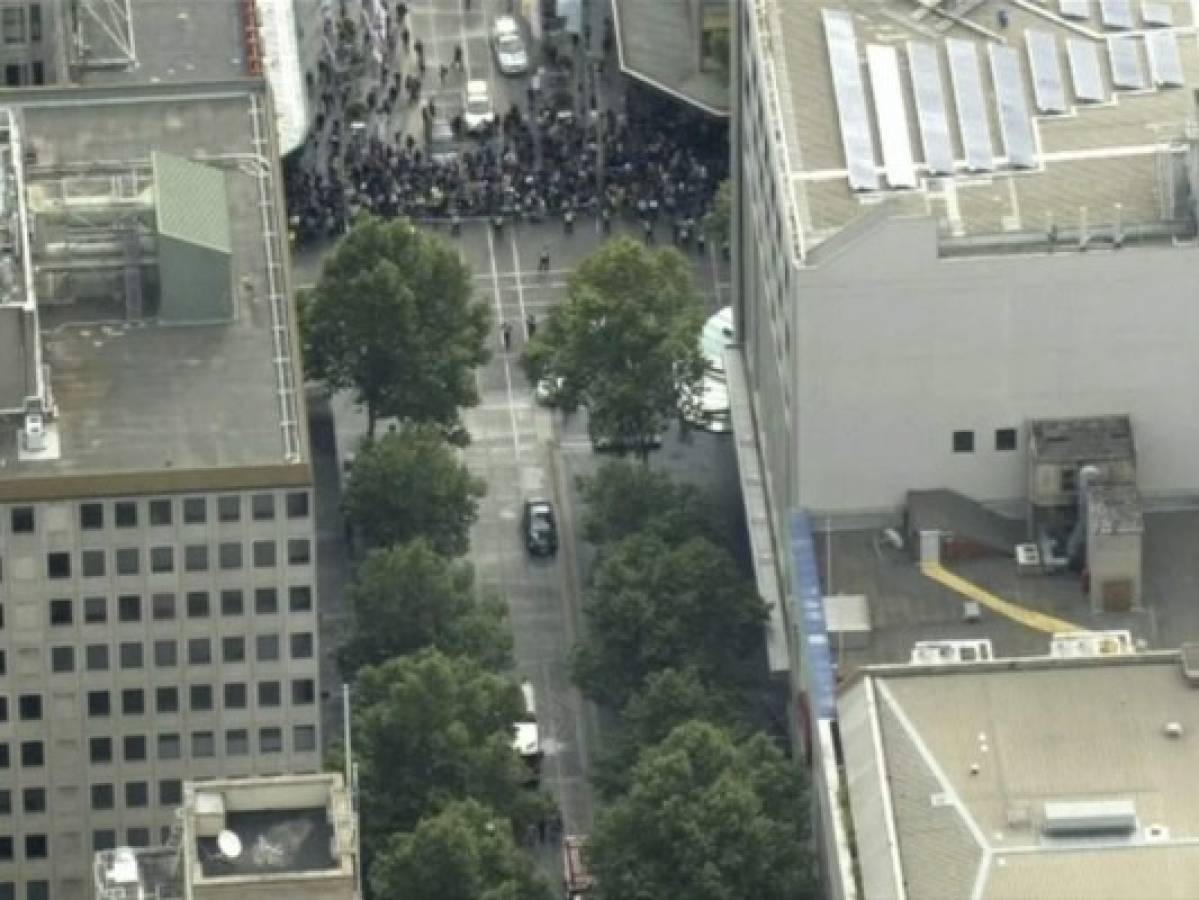 Hombre mata a una persona y apuñala a dos en Melbourne, Australia